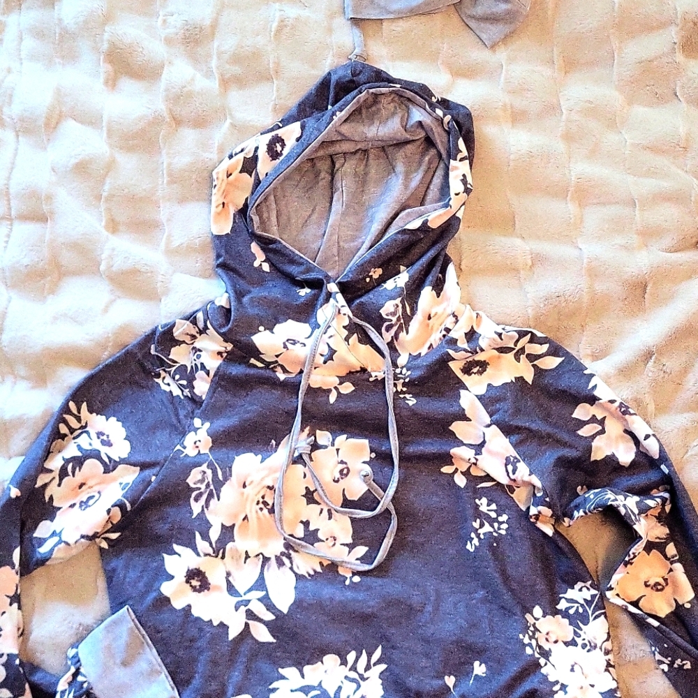 🌸Softest Florals Hoodies w/ Kangaroo Pocket - 2 Pc Bundle 🌸 Size Small - Picture 12 of 15